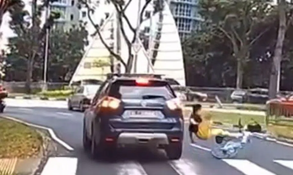 Cyclist and his handphone sent flying after car fails to stop at zebra crossing