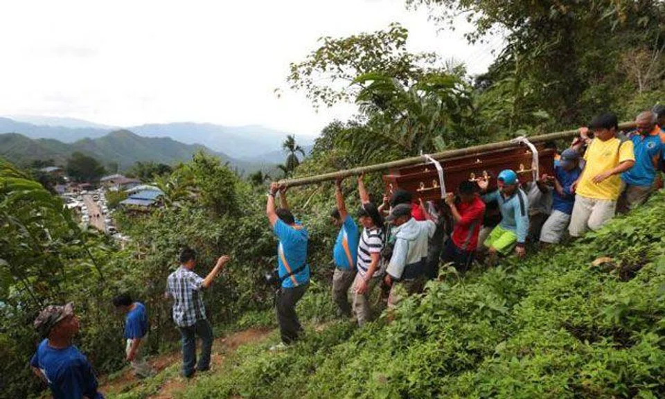 Hundreds flee after 7.3 magnitiude earthquake hits Celebes Sea