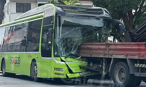 The bus driver was later rescued by the Singapore Civil Defence Force using hydraulic rescue tools.