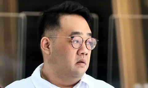 29 months' jail for antique dealer who sold $300,000 vase to pay off debts, then returned replica to owner