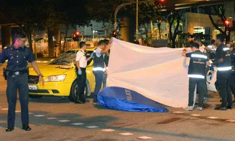 A 49-year-old taxi driver was arrested on Sunday (April 9) night after he drove into a foreign worker, who died on the spot. PHOTO: SHIN MIN DAILY NEWS