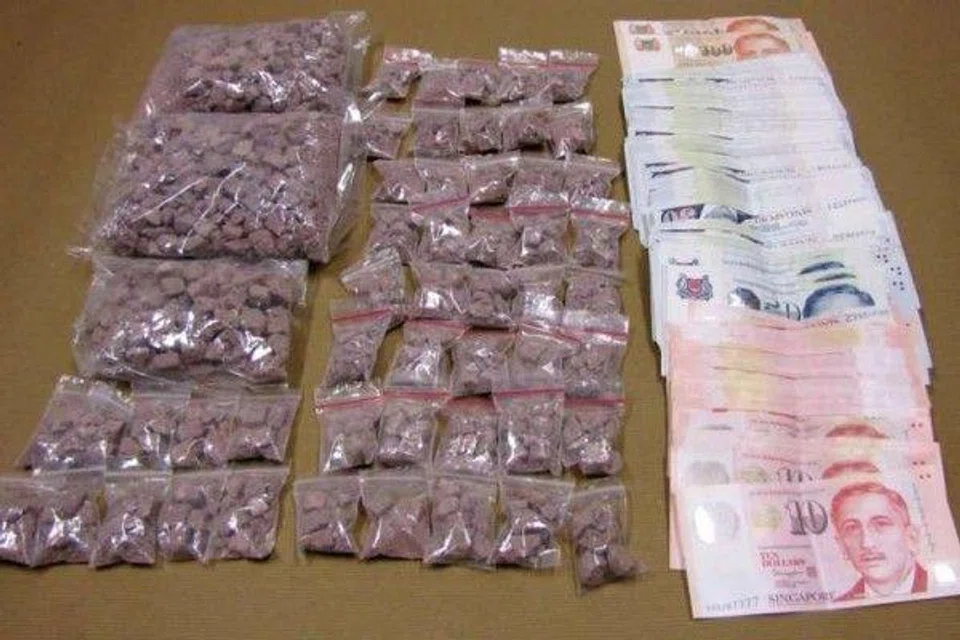 5 people arrested and more than 2kg of drugs seized in CNB operation