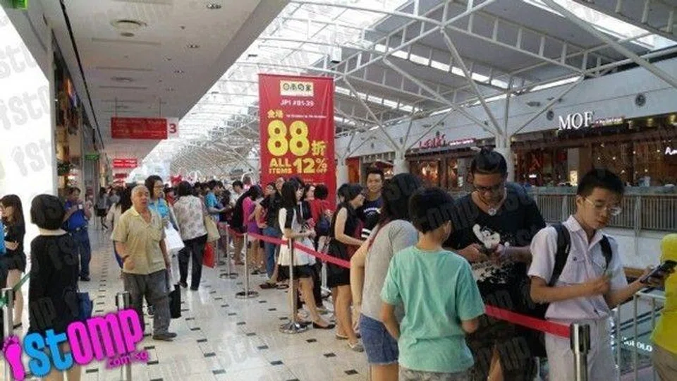Hundreds queue in terribly long line at Jurong Point -- all for sushi that's $1 per plate