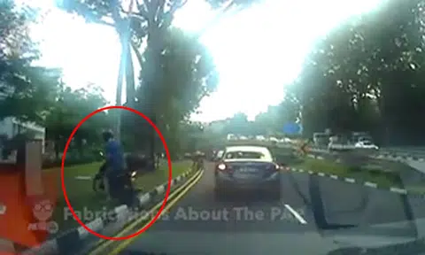 Motorcyclist mounts pavement just before ERP gantry, then goes back on road after he passes it