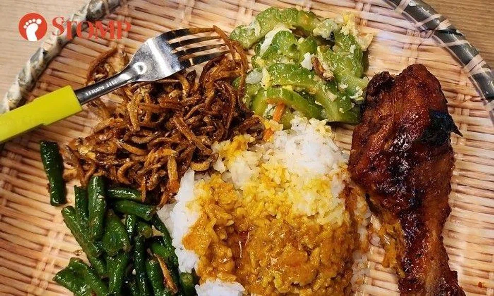 Stomper Udaya shared photos of the food and the receipt from the Food Republic nasi padang stall taken on Friday (April 28).