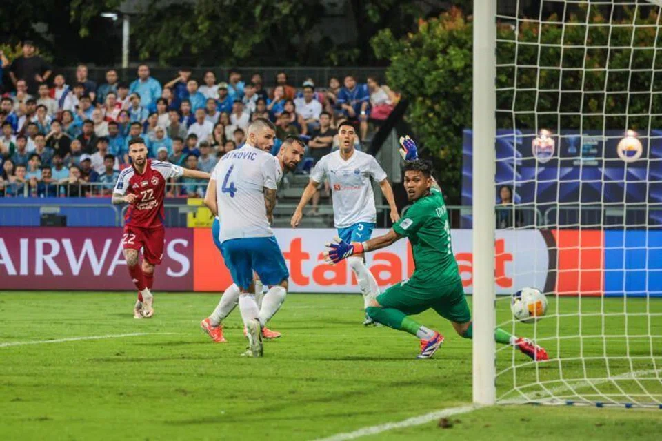 Lion City Sailors’ goalkeeper Izwan Mahbud in action during the match.