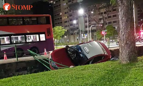 Taxi falls into drain after accident with bus at Toa Payoh, 70-year-old cabby taken to hospital