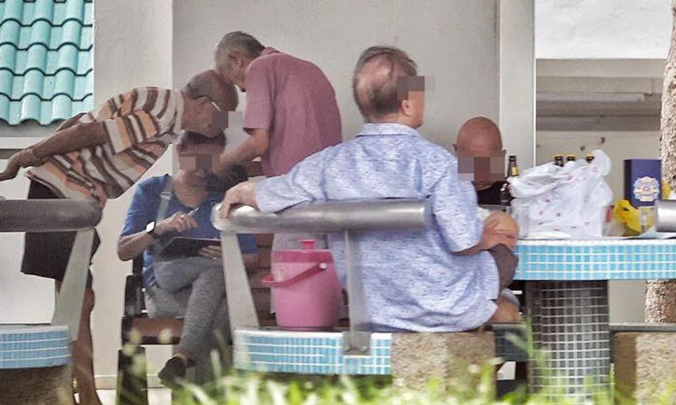 Gamblers turn Hougang void deck into 'mini casino', auntie seen accepting horse racing bets