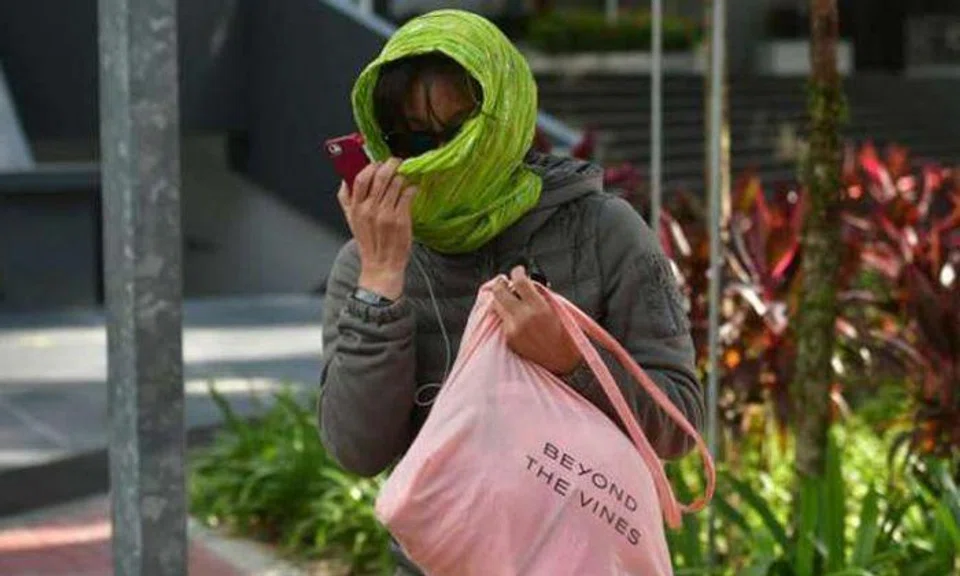Nellie Tan Li Koon leaving the State Courts on Feb 3, 2017. ST PHOTO: MARK CHEONG