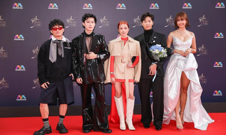 (From left) Radio DJ Tan Ting Fong and Zhu Zeliang with other artistes on the red carpet at the Star Awards at Mediacorp on April 19. 
