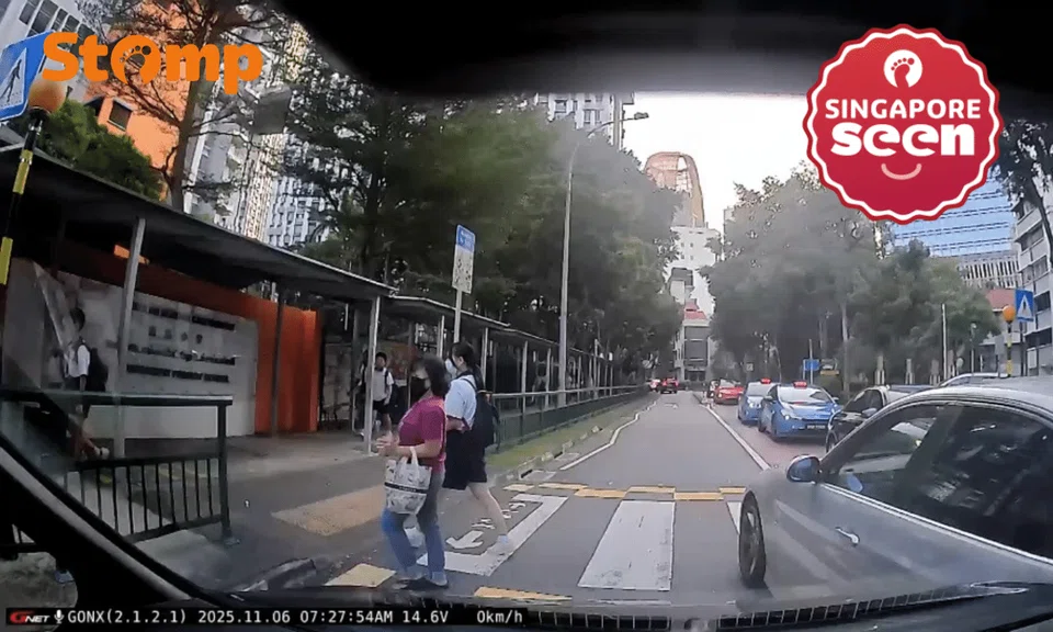 BMW 'grazes' Stomper's PHV while overtaking in school zone, nearly hits pedestrians on zebra crossing