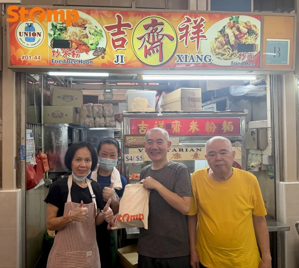 Hawker kindness: Vegetarian stall replaces customer’s dropped food