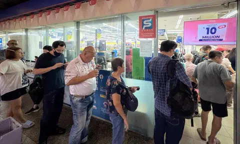 Long queues for $12.8 million Toto jackpot draw -- but only 1 ticket won