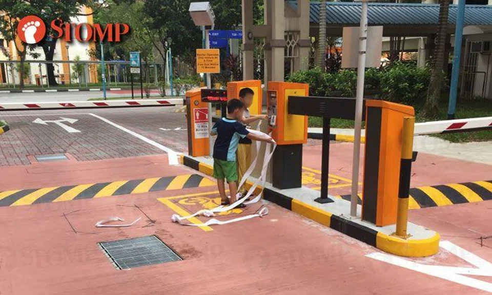 Kids use Woodlands carpark barrier as catapult, mess around with parking receipts