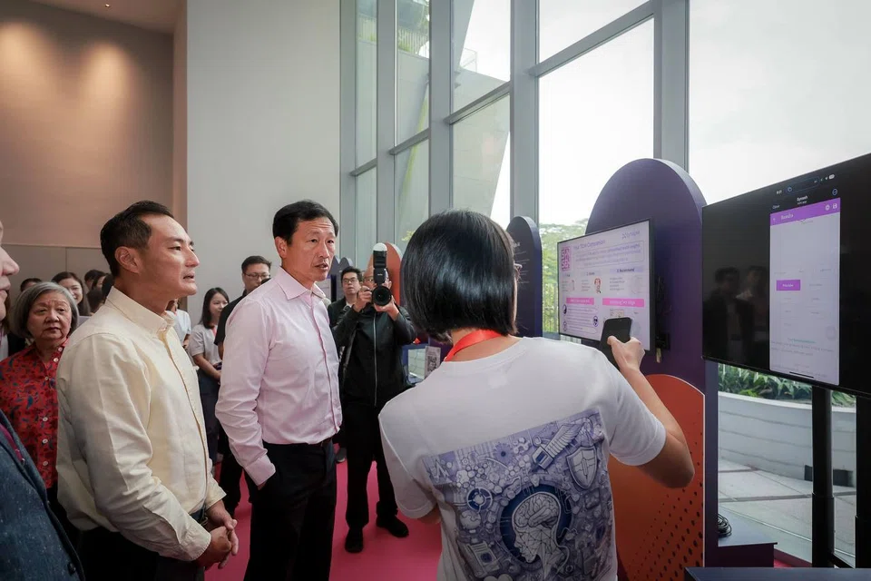 Health Minister Ong Ye Kung (second from left) and Senior Minister of State for Health Tan Kiat How (left) viewing a demonstration of Synseh, an AI-powered app that combines TCM tongue image analysis with Al algorithms on June 16.