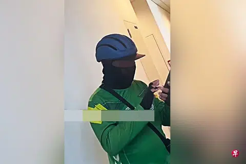 Delivery rider rejects payment in coins, sparking online debate