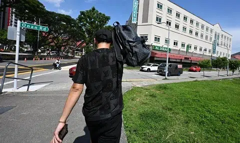 In this part of the world, high humidity prevents the body from optimally cooling down because sweat cannot evaporate well. 