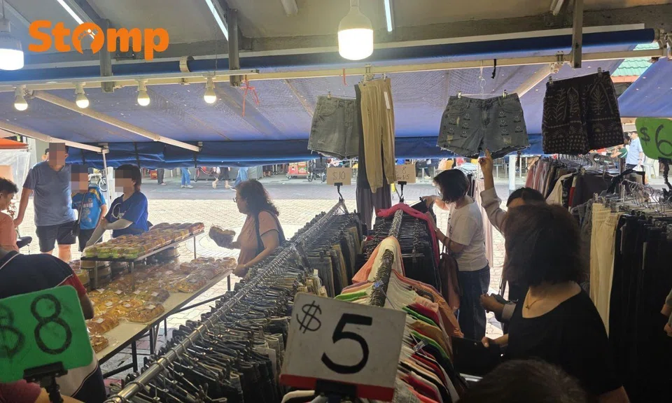 stalls obstructing walkways in ang mo kio
