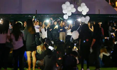 Singapore fans mourn late SHINee member Jonghyun at Hong Lim Park