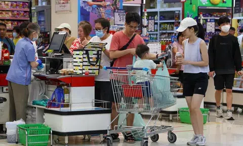 1 in 7 Singapore families has an income of at least $30k a month