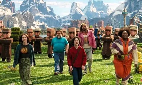 Audience members scream and shout at Minecraft movie screening, Stomper leaves to get refund