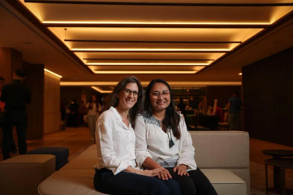 Ms Ilana Rosenzweig (left) and her domestic helper Rose Ann Valdez. The Rosenzweigs were first runners-up for the Employer of the Year award.