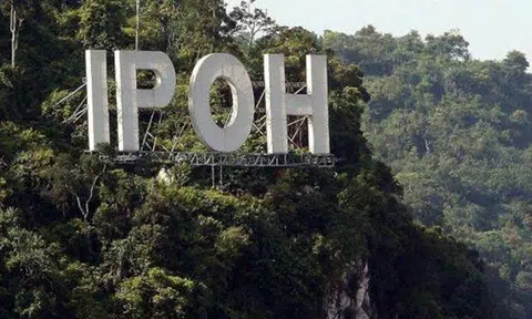 Teen daredevil scales Ipoh lettering landmark 