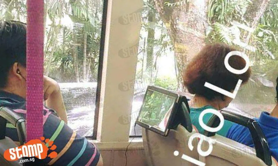 Win liao lor! Commuter has awesome way to pass time during bus ride
