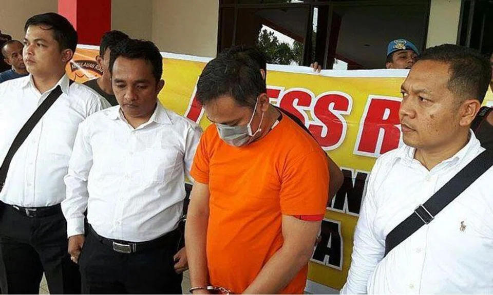 Singaporean entrepreneur Mohammad Asri Sapuan (with mask) allegedly committed the crimes between Sept 16 and 24 at a house where he stayed in the Nongsa area. PHOTO: F. PANGESTU