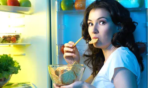 When you do this at night, it actually makes you gain weight