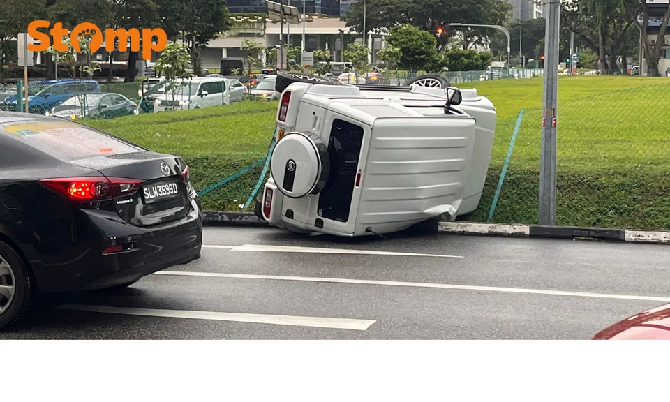 Motorists driving along Eunos Avenue 3 on the evening of Nov 14 were greeted by the sight of a vehicle lying on its side.