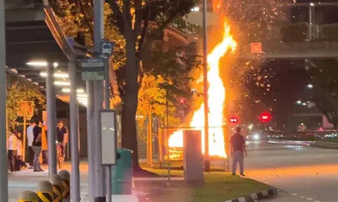 Should large ritual fires be allowed next to roads? Flames reach overhead bridge height in Sengkang