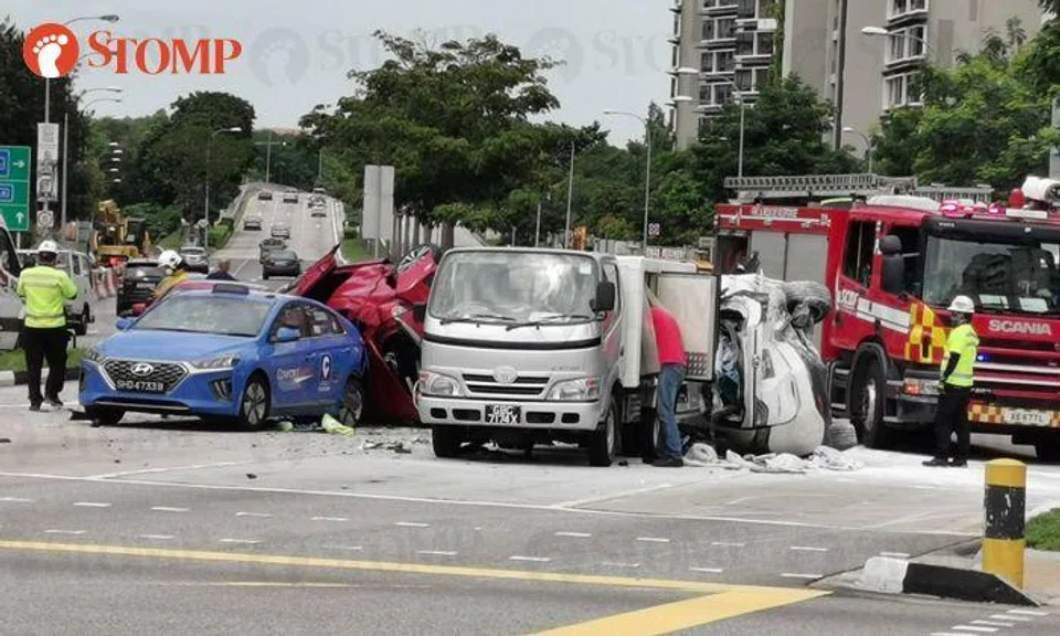Woman taken to hospital after 7-vehicle accident at Pasir Ris junction