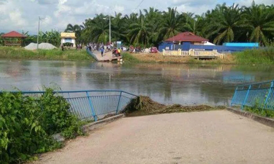 31-year-old Love Bridge in Johor falls down due to heavy downpour