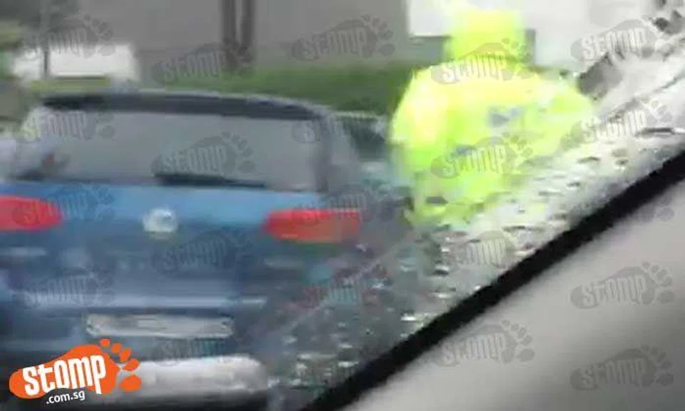 2 injured in 3-vehicle crash at Balestier Rd