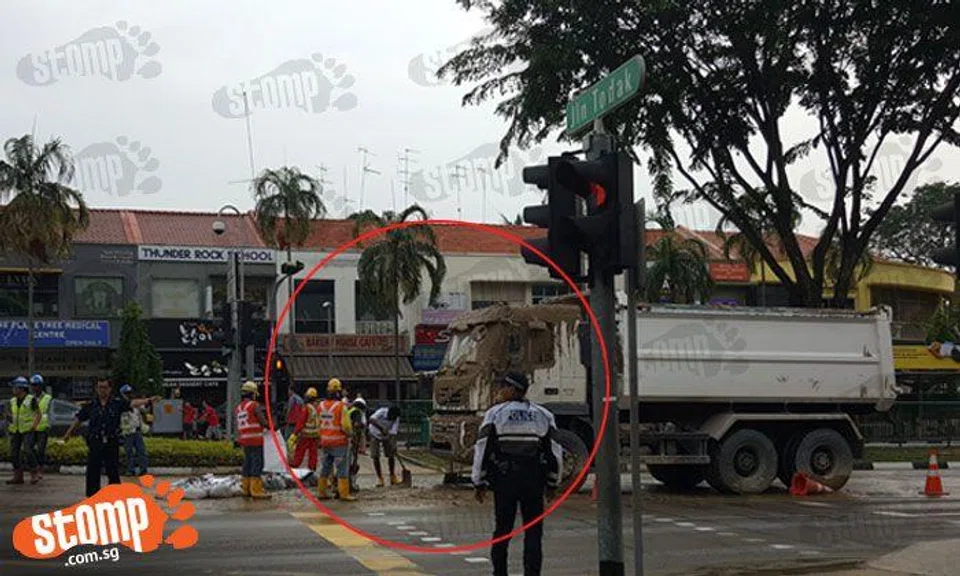 Mud truck makes a wheely big mess at Jalan Todak traffic junction