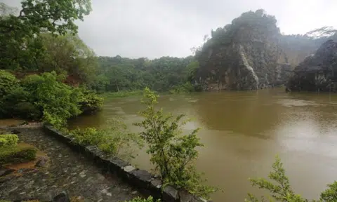British tourist jumps into Little Guilin lake to rescue elderly woman attempting suicide