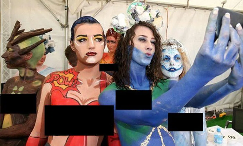 Women attend New Zealand's horse racing event in nothing but body paint