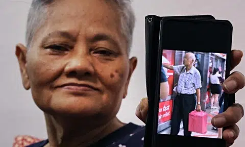 Woman says man punched her head in lift at City Hall MRT station, she kicked his bag when he got out