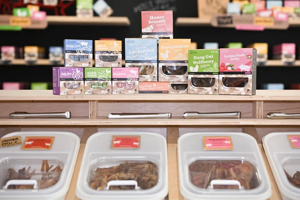 While some of the products are sold in boxes, pet owners are encouraged to scoop what they need and pack the treats in their own containers.