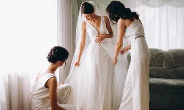 Redditor asks: Paid for my own bridesmaid's dress, got called helper, got $30 red packet – is this normal?