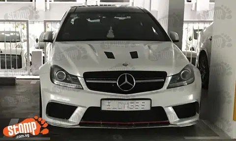 Can you even read this Mercedes' all-white licence plate from afar?