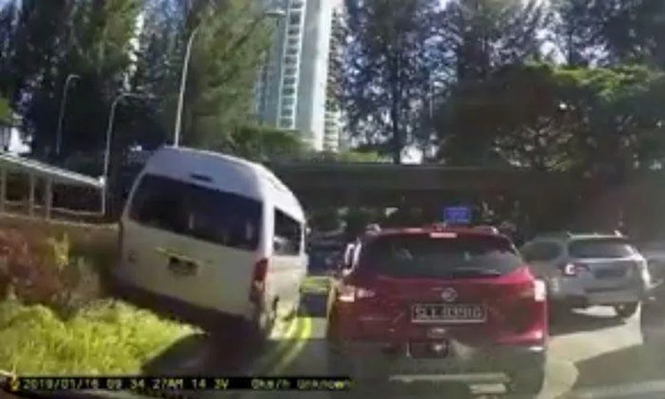 Van mounts kerb to overtake traffic from left at Newton Circus