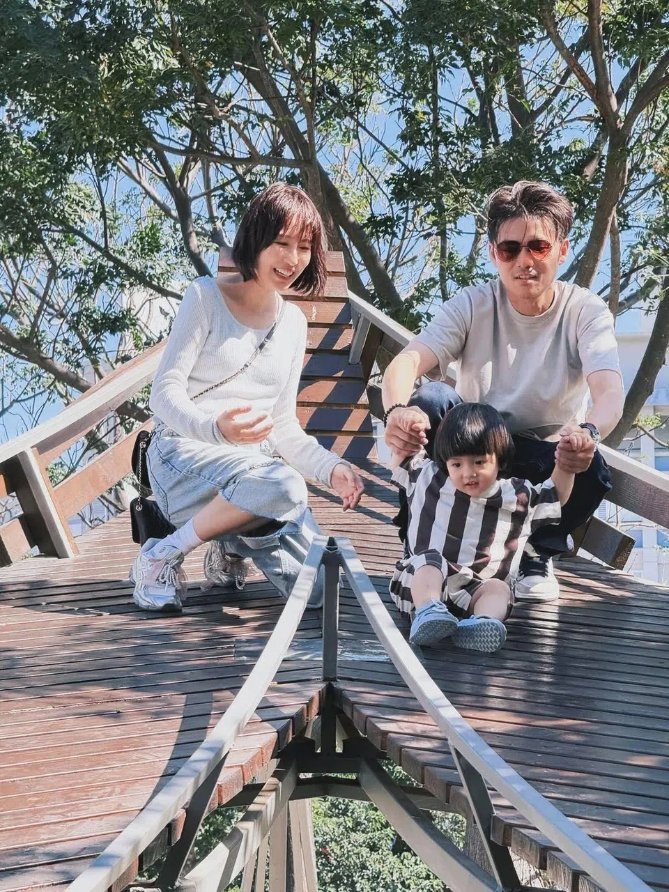 Taiwan-based Singaporean singer Kelly Pan with her husband, Taiwanese music producer-songwriter Roger Yo, and their son. PHOTO: KELLYPANJIALI/INSTAGRAM