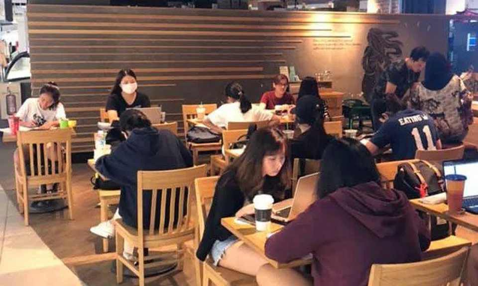 Stomper gives suggestion after complaints of students hogging seats in Starbucks outlets