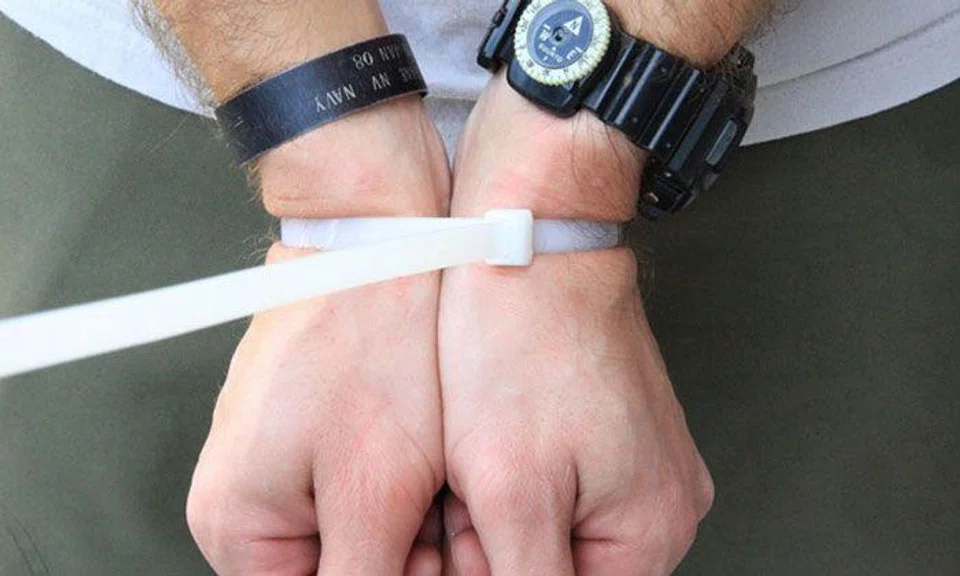 Photos: Lifebuzz, Internet screengrabs. Captions: Lifebuzz