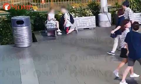 Guy kneels to GF at Orchard Road -- but it doesn't look like he's proposing