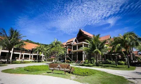 At a clinic in the Laguna Redang Island Resort, a doctor tried in vain for almost an hour to revive Mr Lim Joo Yong. PHOTO: INTERNET