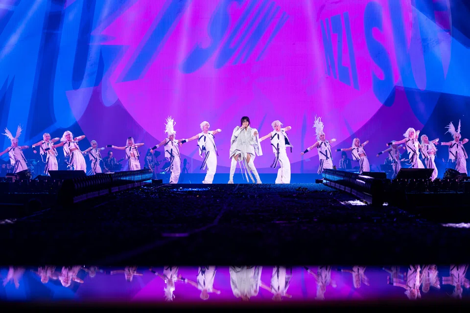 On second number Turbo (2000), 14 backup dancers joined in while the flashing animations in blue and pink shifted into high gear.