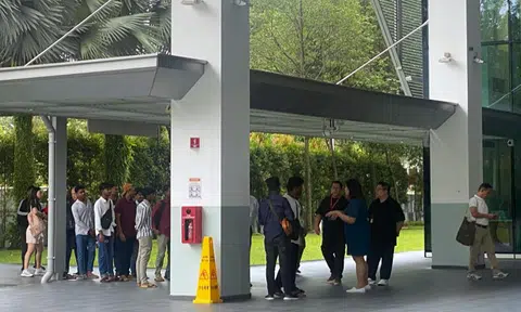 The migrant workers were met by ministry officials at the MOM Services Centre in Bendemeer and escorted into the building.